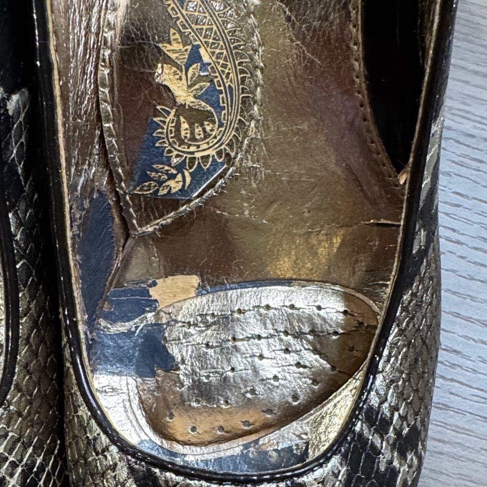 Sofft Women's Elegant Black and Gold Snake print Heels - Picture 11 of 12